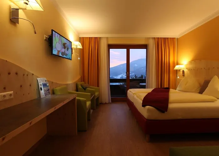 Guest house & Ronacherhof -mountain Hideaway Slopeside 3*